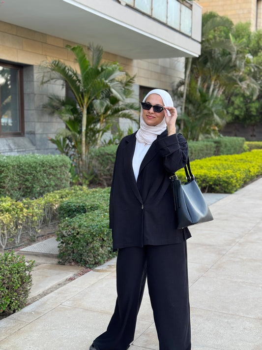 All season set in black