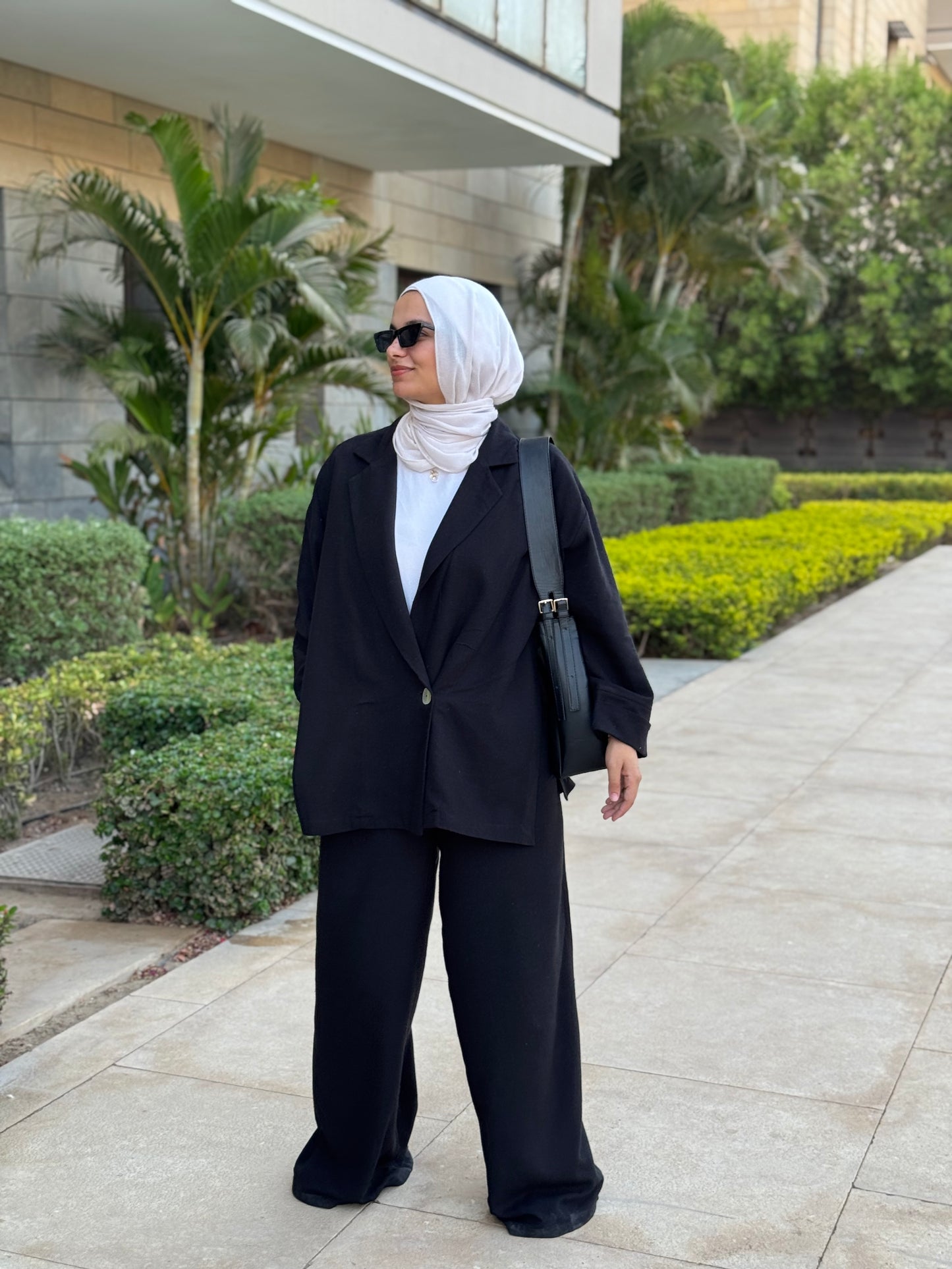 All season set in black
