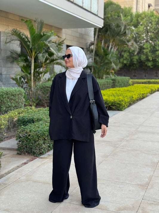 All season set in black