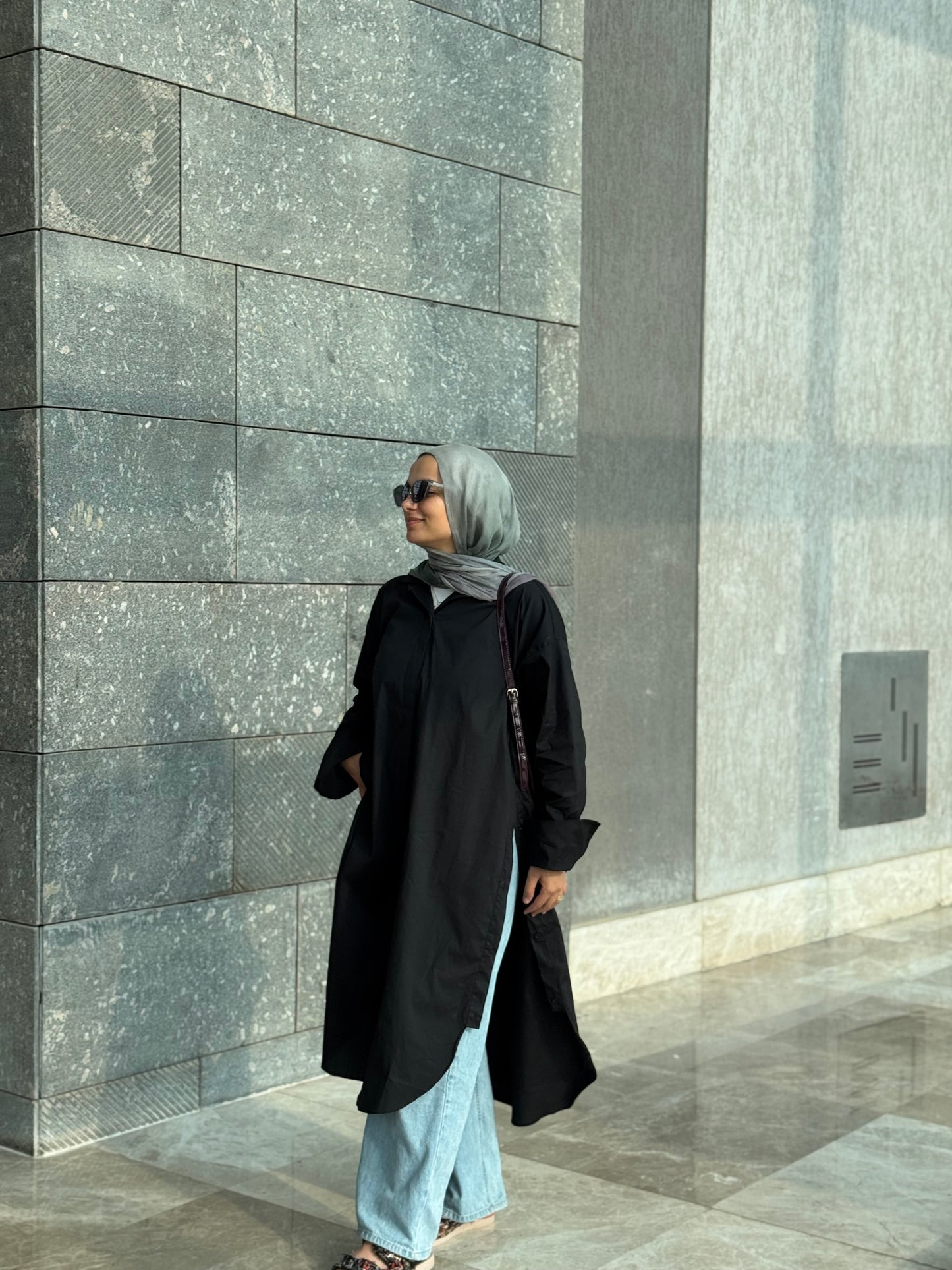 Tharaa shirt dress in black